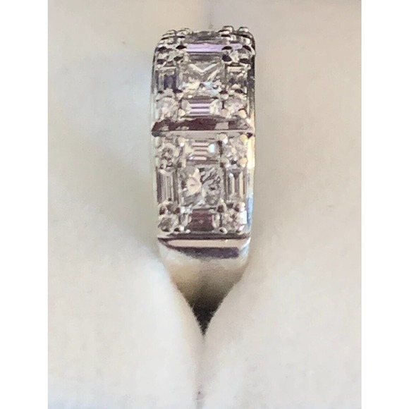 14K White Gold .9 TOTAL CARAT Princess Cut 3 Stone Diamond Ring Size 8 - Picture 4 of 6